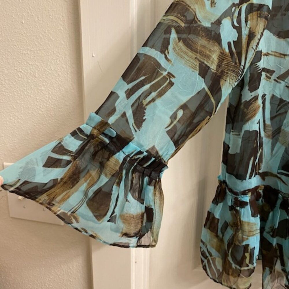 Fun & Flowy Abstract Print Blouse - Picture 3 of 4